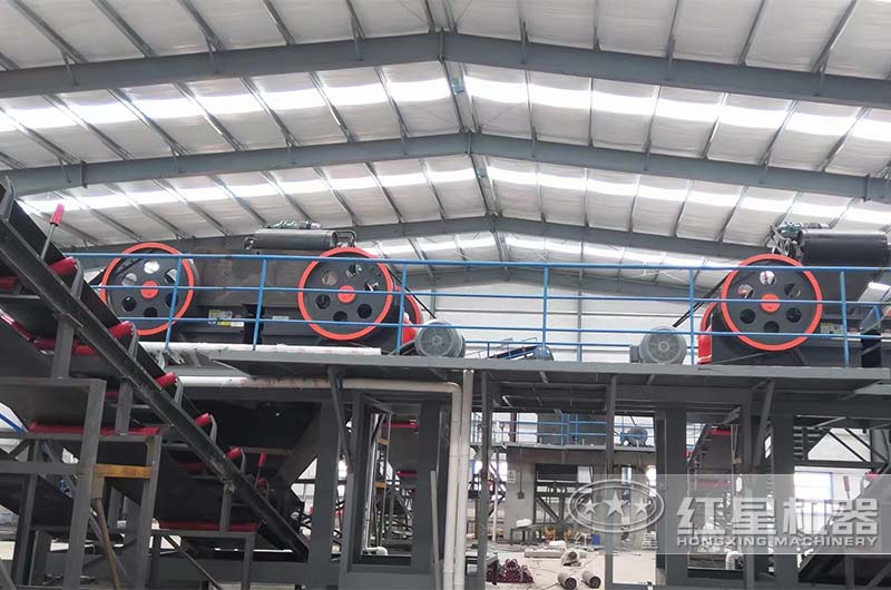 750x250顎式破碎機應(yīng)用現(xiàn)場一