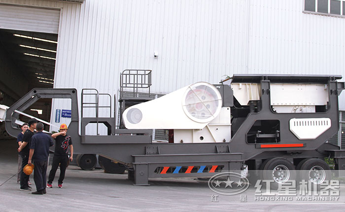 客戶到場參觀考察移動(dòng)破碎機(jī)