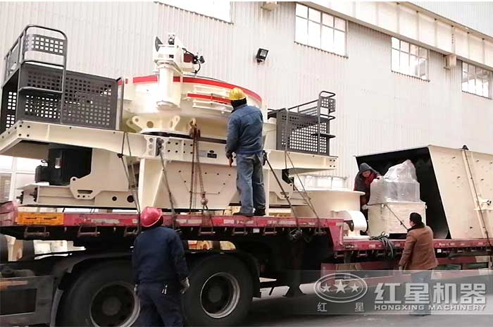 客戶定制的制砂機正準(zhǔn)備發(fā)貨中