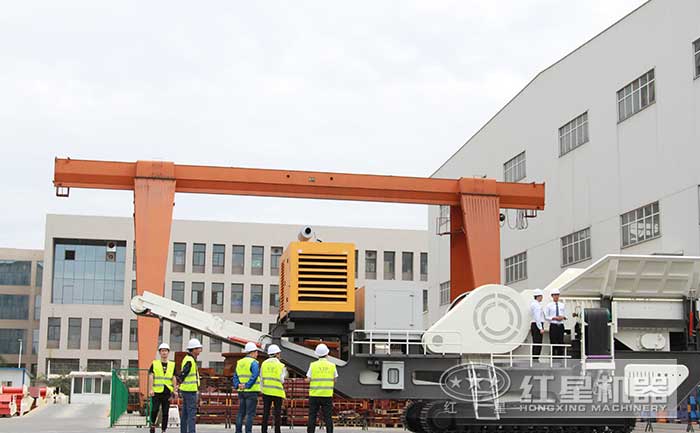 客戶(hù)來(lái)廠參觀考察建筑垃圾破碎設(shè)備