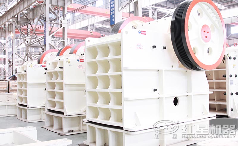 顎式破碎機(jī)外形簡(jiǎn)單，效果卻受到一致好評(píng)