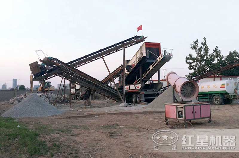 建筑垃圾工地分類(lèi)機(jī)器處理現(xiàn)場(chǎng)
