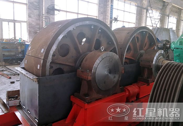 對輥式粉碎機內(nèi)部磨輥