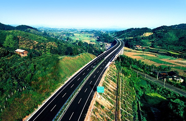 國內(nèi)高速公路建設