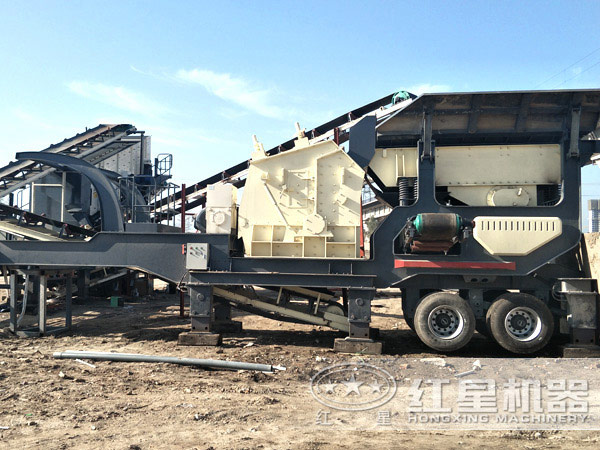 移動反擊破碎機(jī)，客戶破碎現(xiàn)場