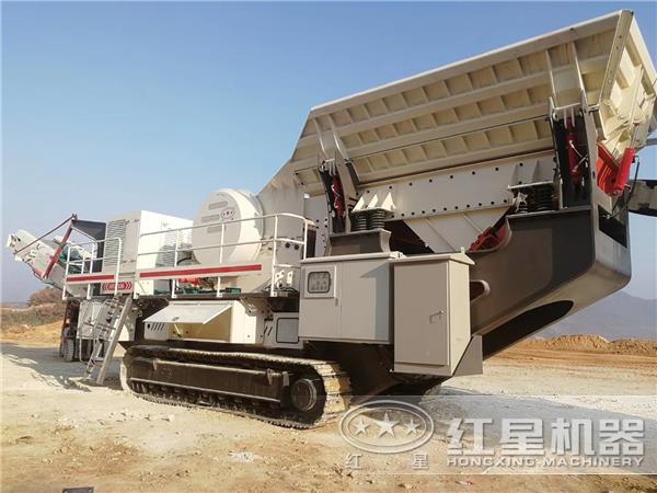 履帶移動制砂機現(xiàn)場圖